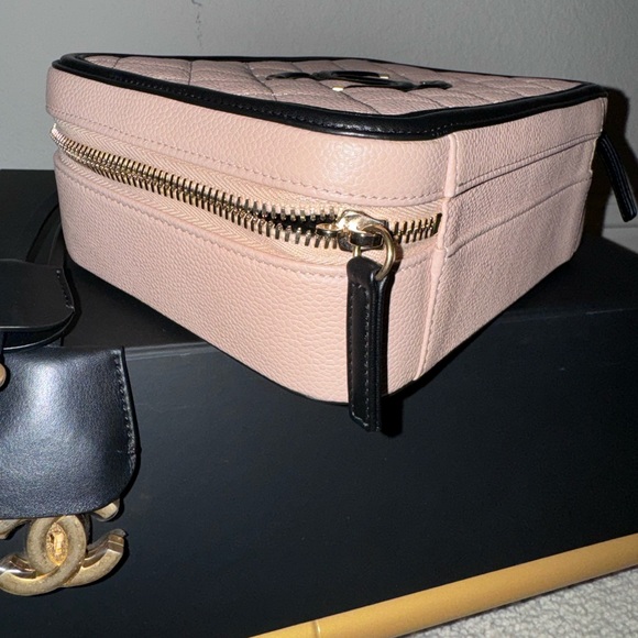 *SOLD*CHANEL Caviar Quilted Medium CC Filigree Vanity Case - NWT - Picture 10 of 12